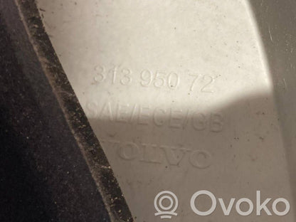 Задний фонарь в кузове