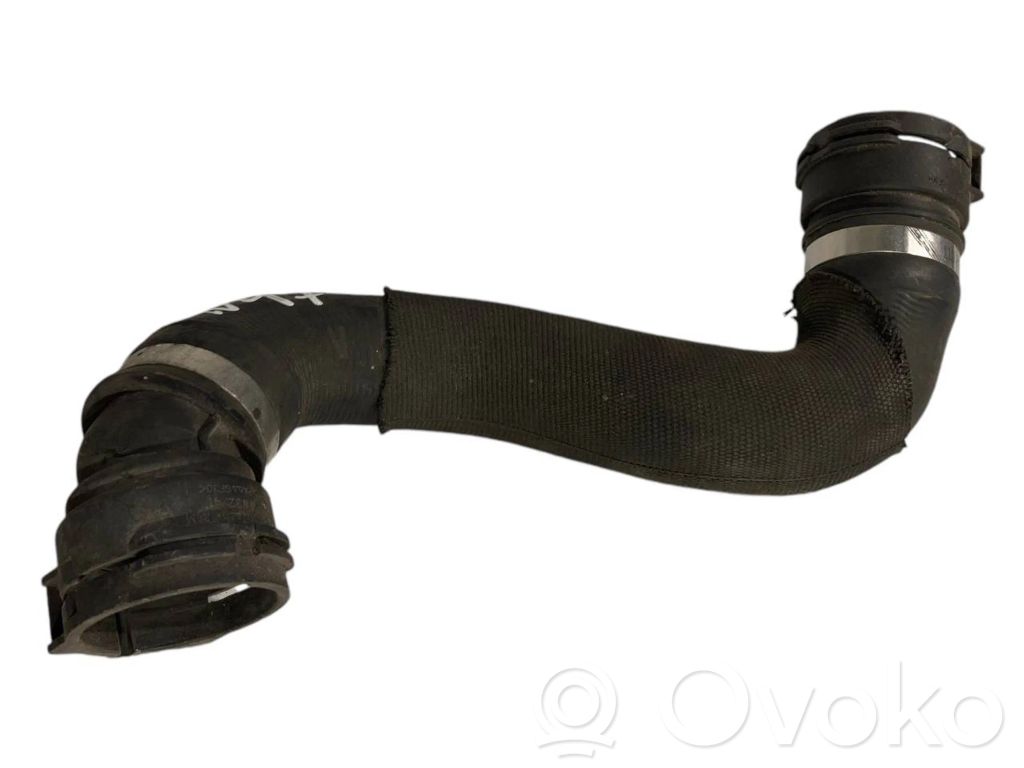 Caurulīte (-es) / šļūtene (-es)