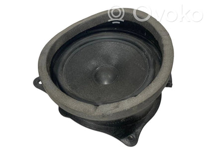 Skaļrunis (-i) pakaļējās durvīs