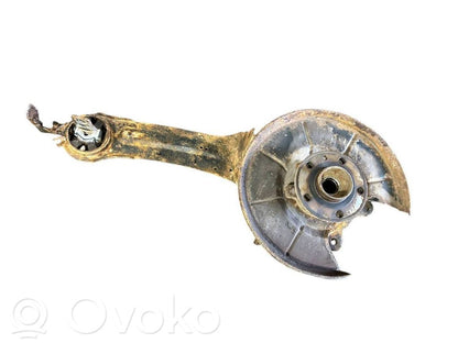 Aizmugurē riteņa rumbas vārpstas šarnīrs (stupica, capfa)