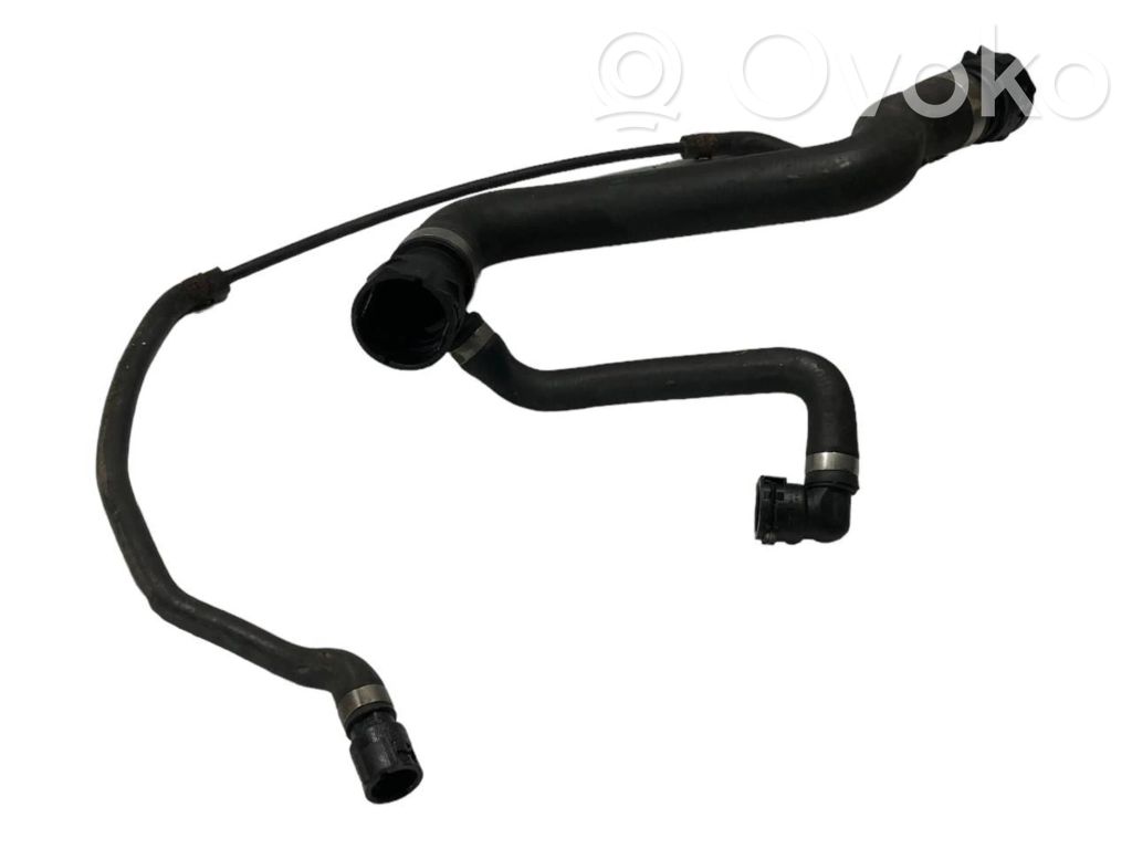 Caurulīte (-es) / šļūtene (-es)