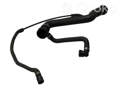 Caurulīte (-es) / šļūtene (-es)