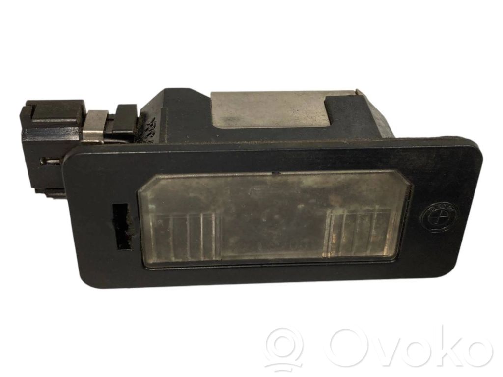 Освещение номерного знака