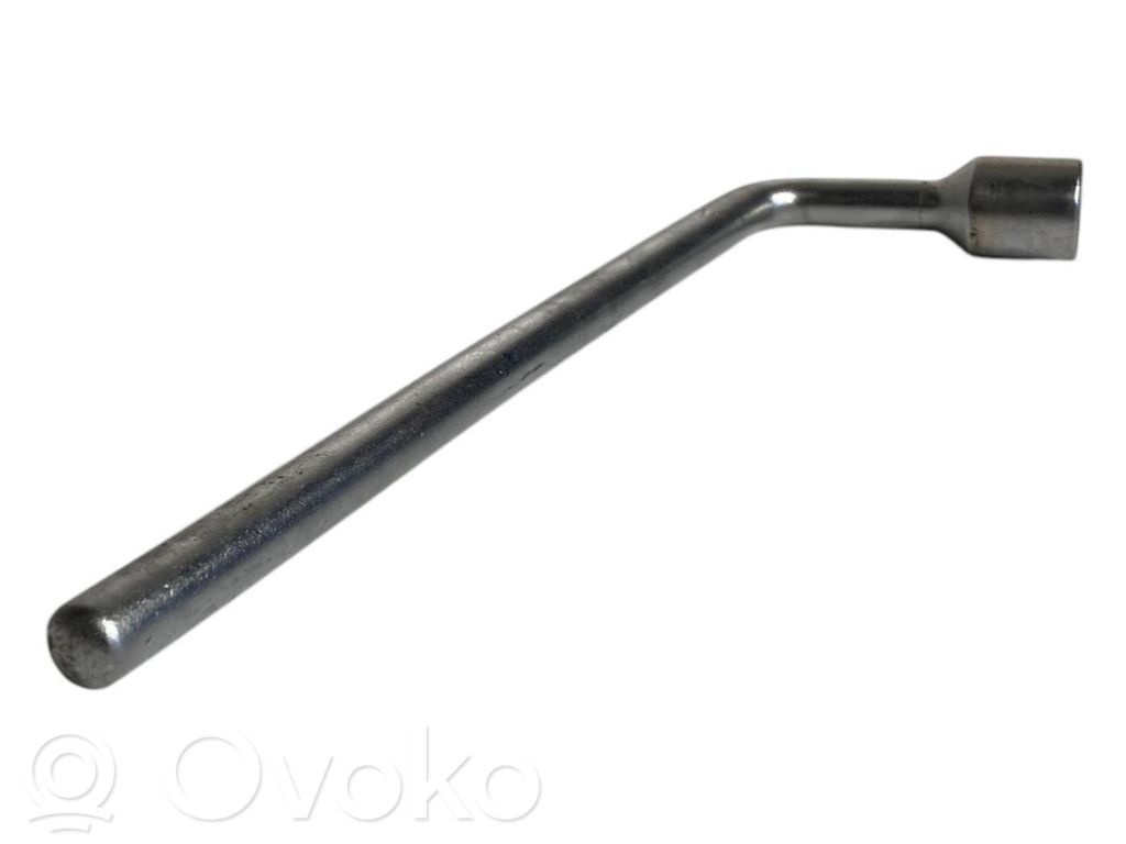 Riteņu uzgriežņatslēga