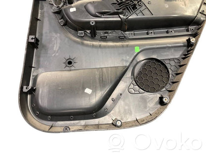 Apšuvums aizmugurējām durvīm