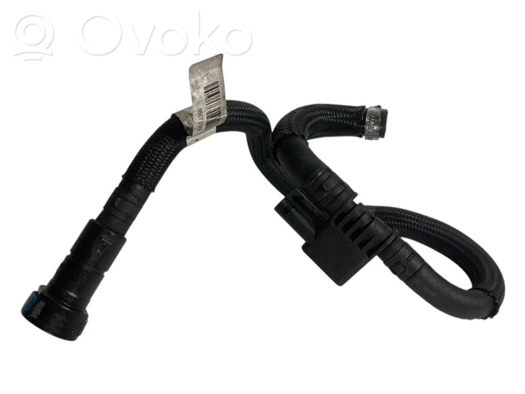 Caurule (-es) / šļūtene (-es)