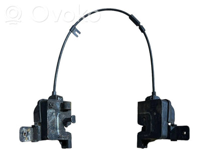 Dzinēja pārsega slēdzene