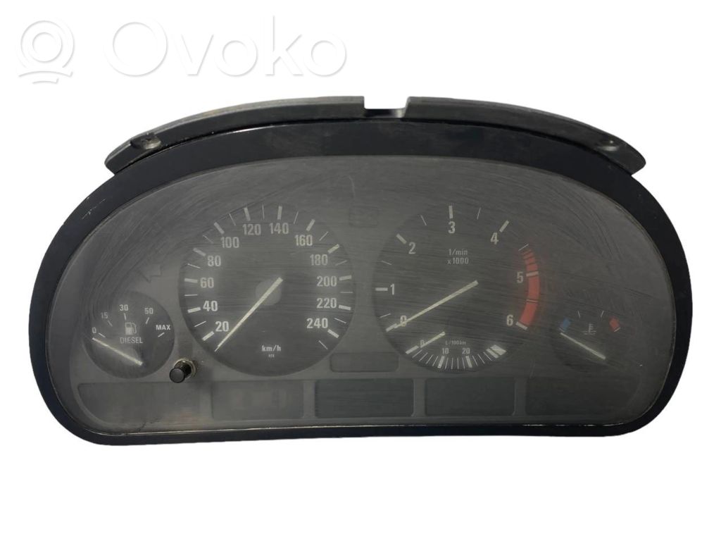 Speedometer (in the instrument panel)