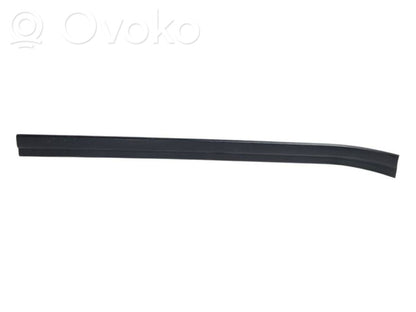 Priekšējā sliekšņa dekoratīvā apdare (iekšējā)