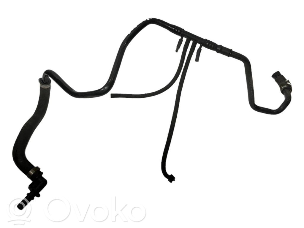 Caurulīte (-es) / šļūtene (-es)