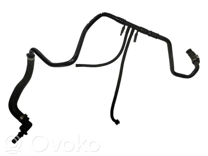 Caurulīte (-es) / šļūtene (-es)