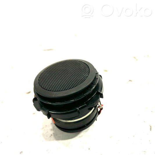 Augsto frekvenču skaļrunis (-i) priekšējās durvīs