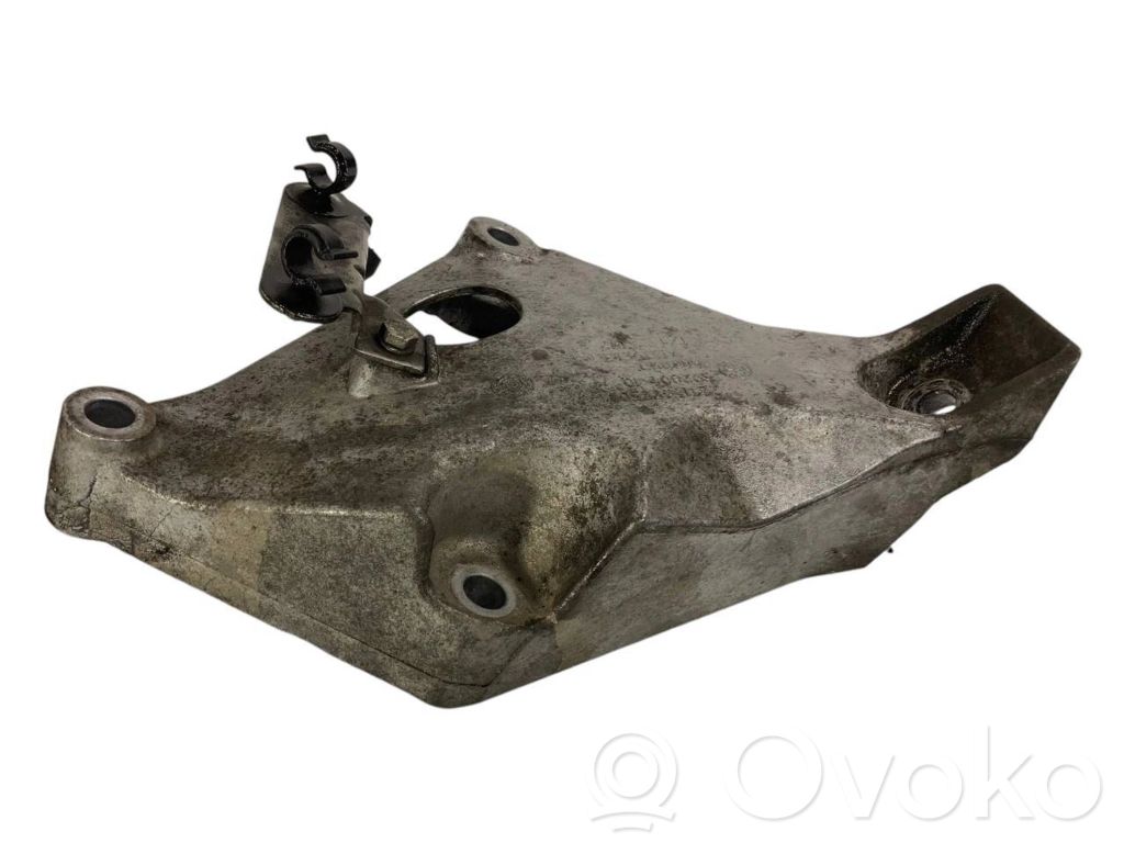 Engine mounting bracket