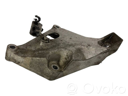 Engine mounting bracket