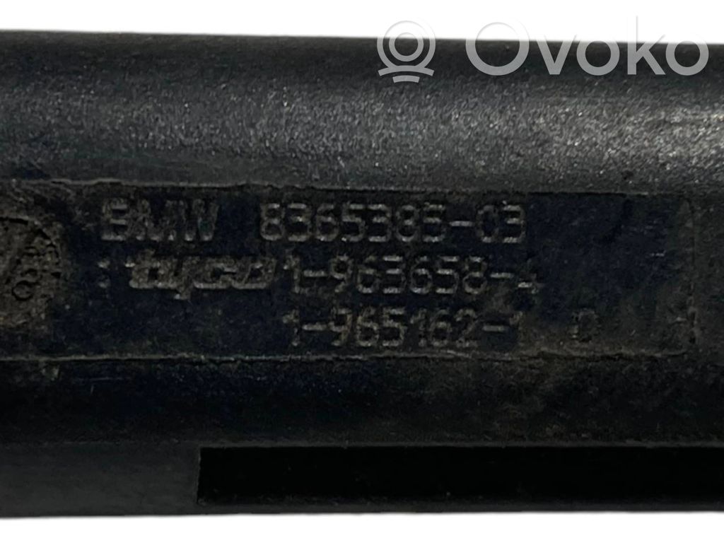 Mazgāšanas šķidruma smidzinātājs (-i) priekšējam logam