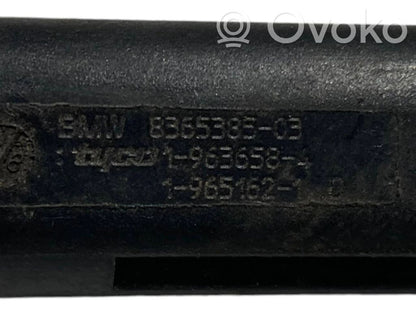 Mazgāšanas šķidruma smidzinātājs (-i) priekšējam logam