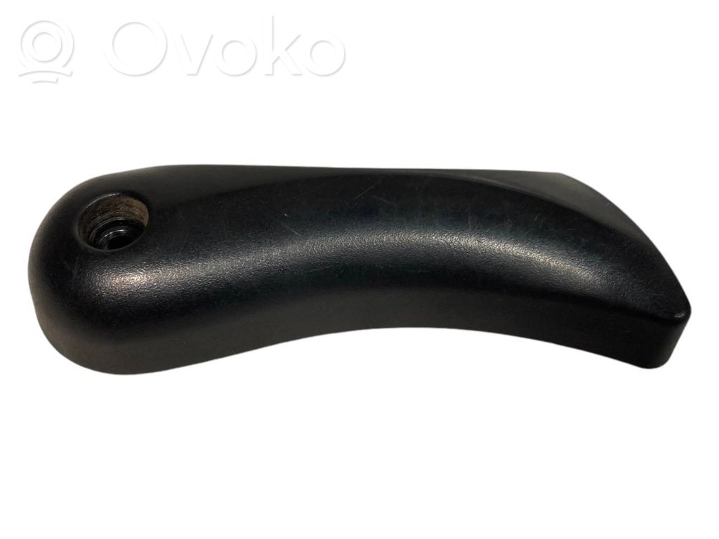 Dzinēja pārsega attaisīšanas rokturītis