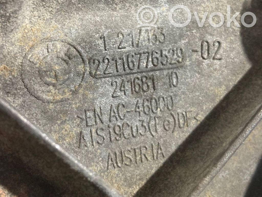 Engine mounting bracket