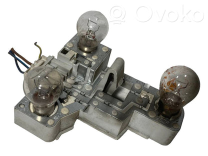 Aizmugures spuldzes vāka turētājs