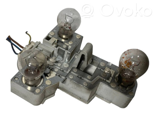 Aizmugures spuldzes vāka turētājs