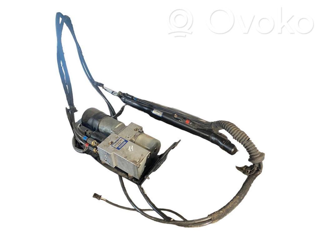 Bagāžnieka pārsega hidraulikas sūknis