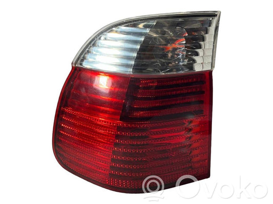 Aizmugurējais lukturis virsbūvē