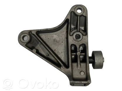 Dzinēja nostiprināšanas stiprinājums-kronšteins