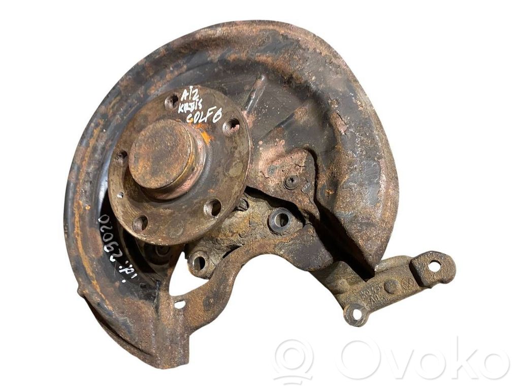 Aizmugurē riteņa rumbas vārpstas šarnīrs (stupica, capfa)