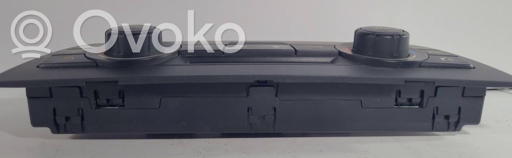 Gaisa kondicioniera / klimata kontroles / salona apsildes vadības bloks (salonā)