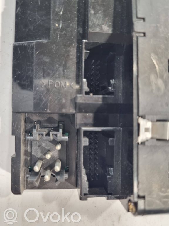 Window lift control switch(es)