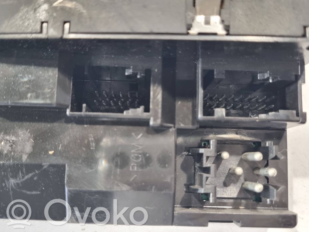 Window lift control switch(es)
