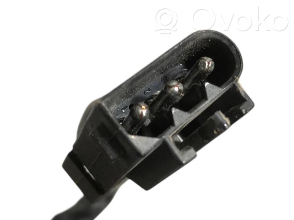 Aizmugurējā pārsega pievilcējs