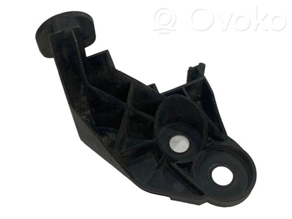 Priekšpusē bampera turētājs