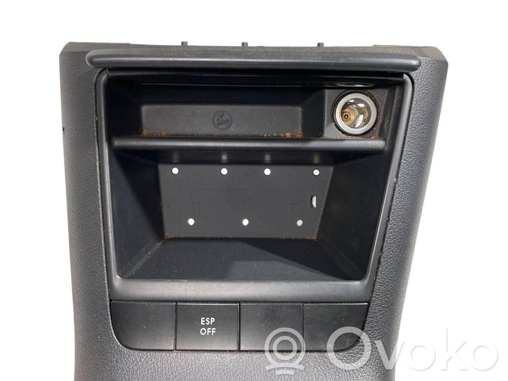 Ātrumu pārslēgšanas sviras dekoratīvā apdare (plastmasas)