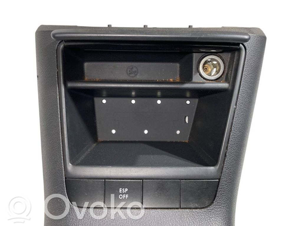 Ātrumu pārslēgšanas sviras dekoratīvā apdare (plastmasas)