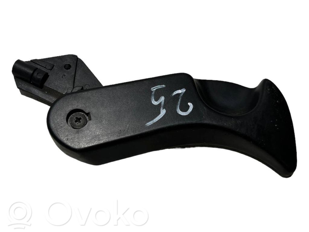 Dzinēja pārsega attaisīšanas rokturītis