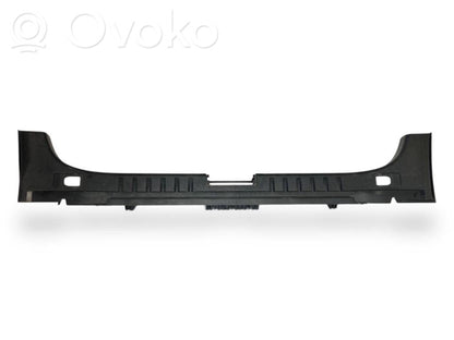 Trunk sill trim