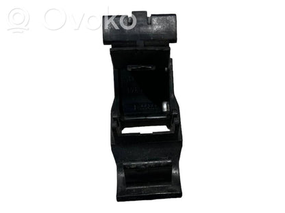 Radiatora (-u) turētājs / kronšteins