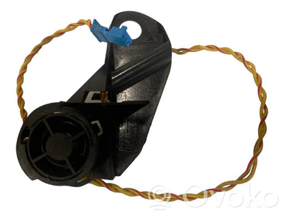 Skaļrunis (-i) priekšējās durvīs