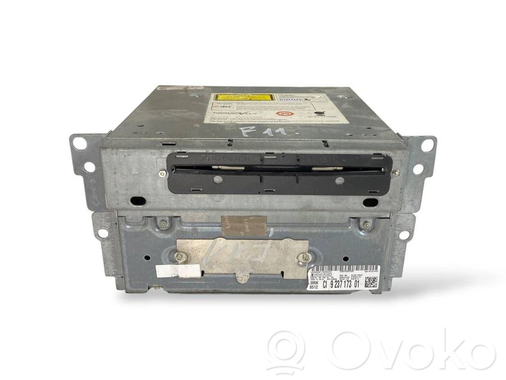 Radio / CD/DVD atskaņotājs / navigācija