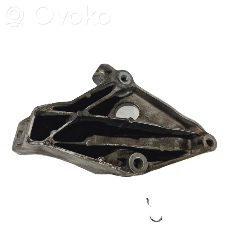 Engine mounting bracket