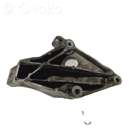 Engine mounting bracket
