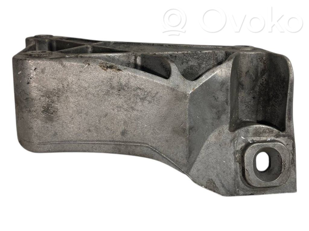 Dzinēja nostiprināšanas stiprinājums-kronšteins