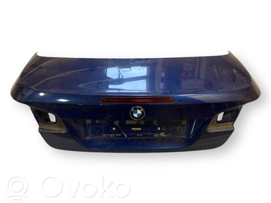 Задняя крышка (багажник)