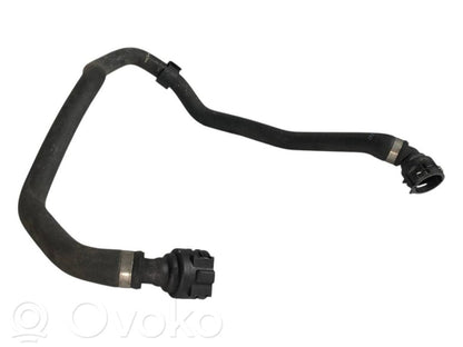 Caurulīte (-es) / šļūtene (-es)