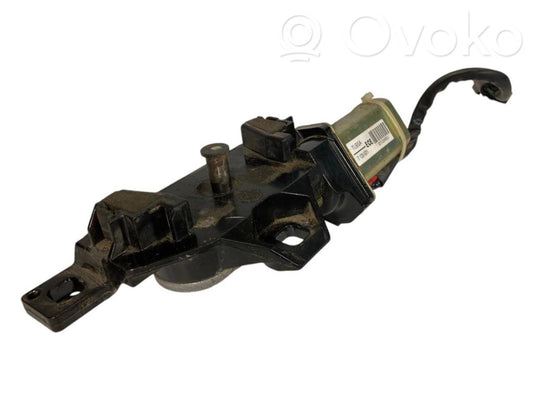 Aizmugurējā pārsega pievilcējs