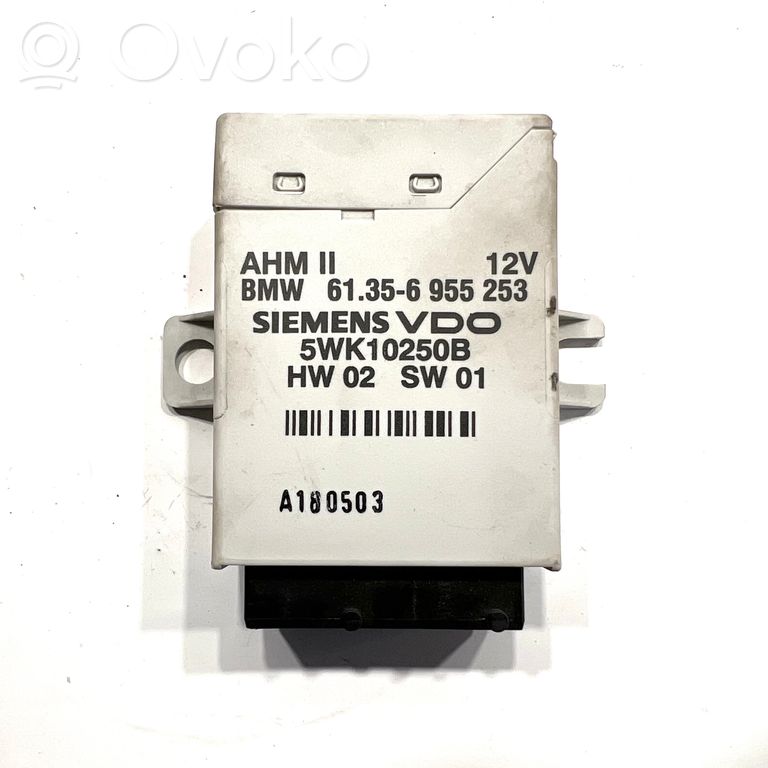 Piekabes āķa vadības bloks