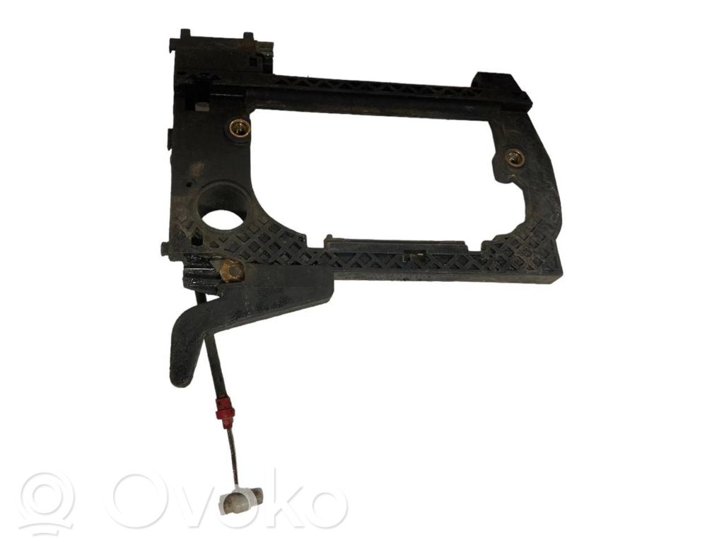 Holder/bracket for external opening handle at the front