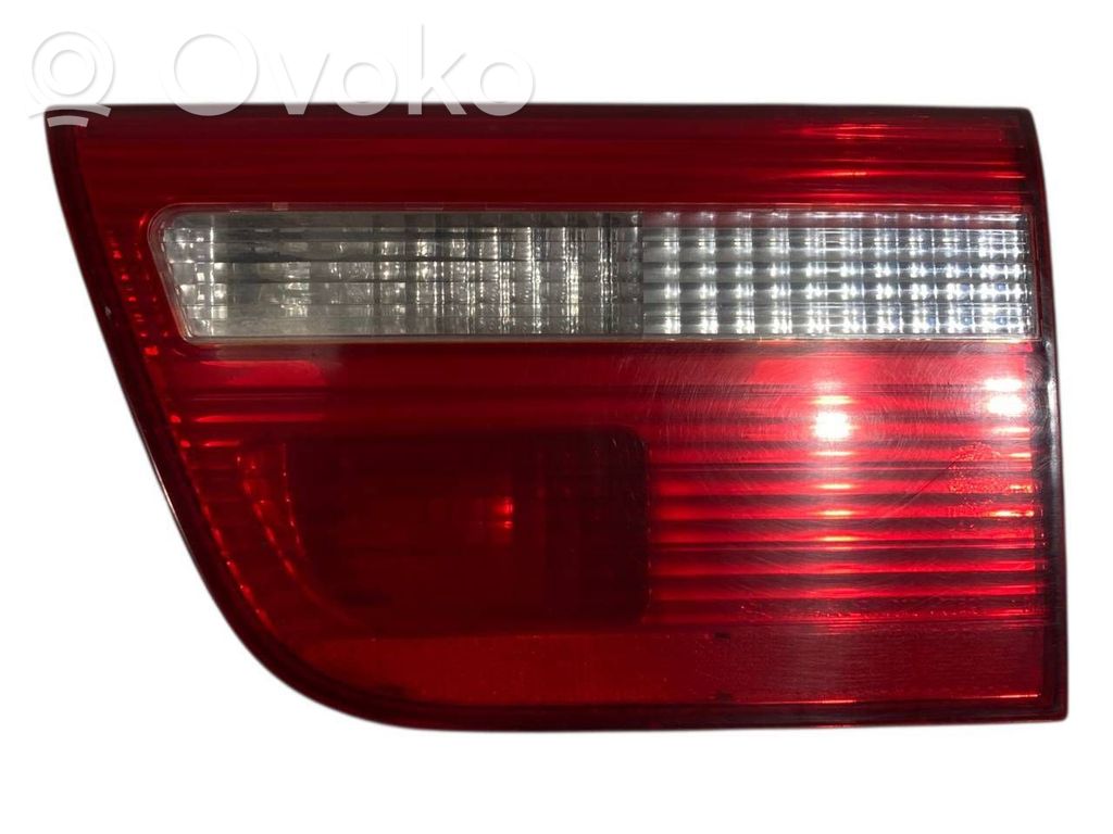 Aizmugurējais lukturis pārsegā