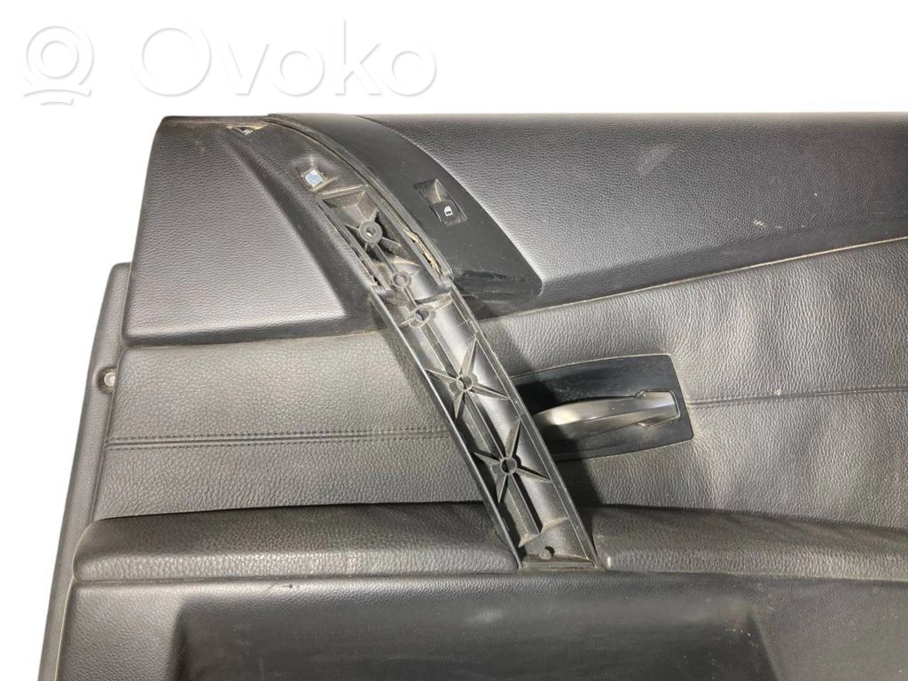 Apšuvums aizmugurējām durvīm